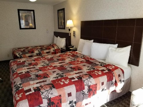 Sunburst Spa & Suites Motel - image 10