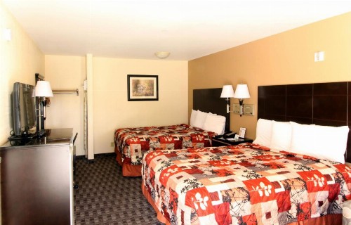 Sunburst Spa & Suites Motel - image 12