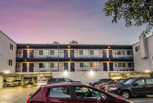 Travelodge by Wyndham Culver City - image 12