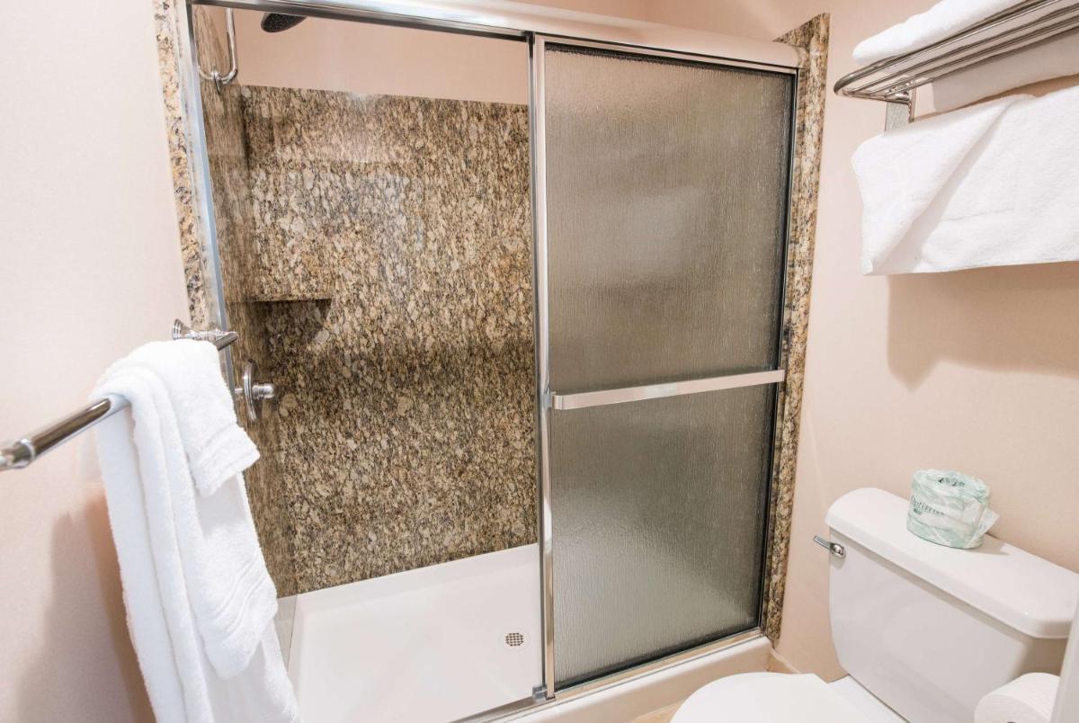 Travelodge by Wyndham Culver City - image 2