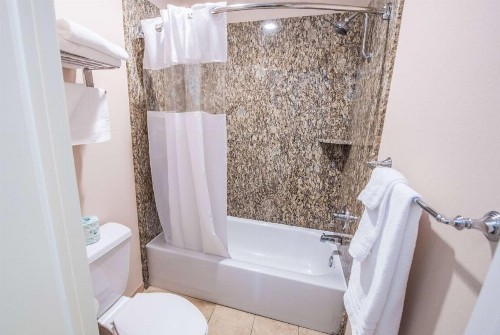 Travelodge by Wyndham Culver City - image 31