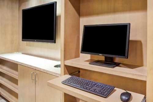 Travelodge by Wyndham Culver City - image 33