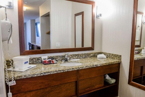 Travelodge by Wyndham Culver City - image 42