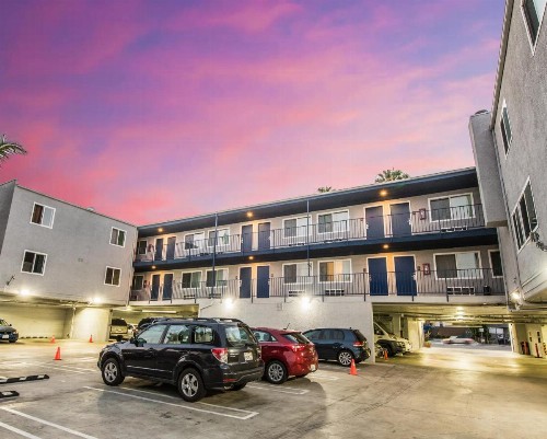 Travelodge by Wyndham Culver City - image 50