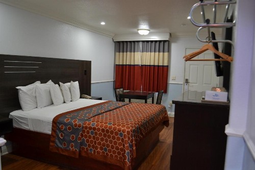 Galaxy Inn - image 11