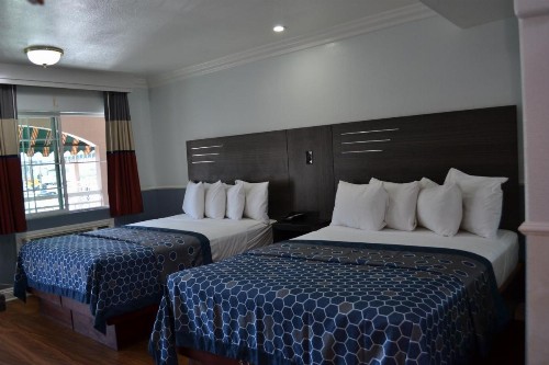 Galaxy Inn - image 4