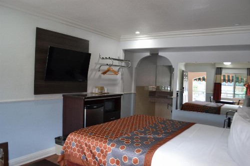 Galaxy Inn - image 6