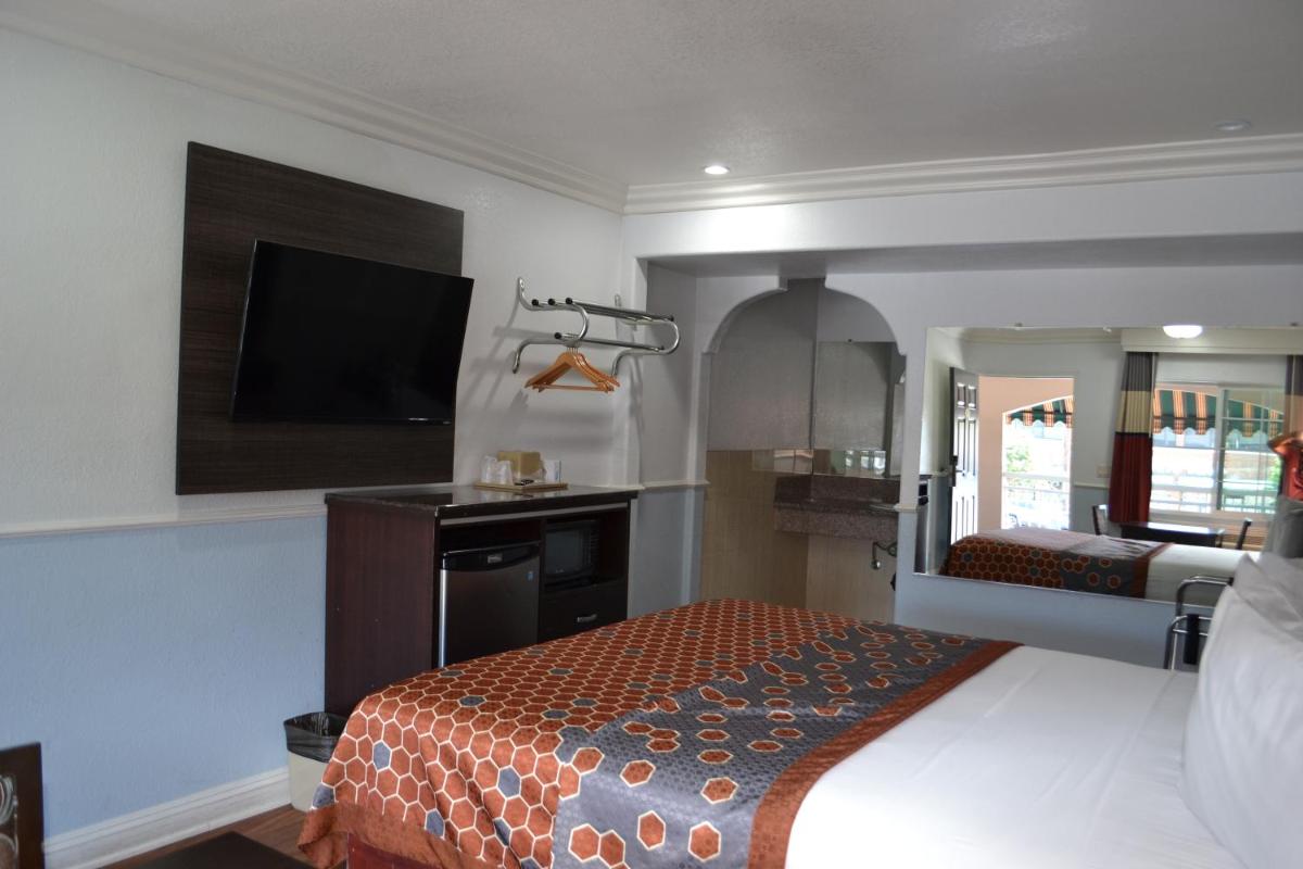 Galaxy Inn - image 6