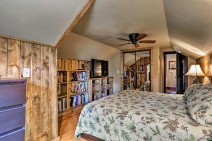 Cozy Custer Cottage with Deck Walk to Shops and Food! - image 12