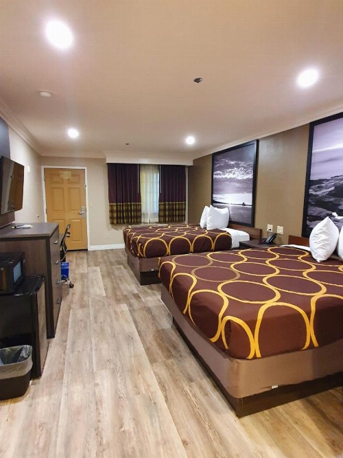 Super 8 by Wyndham Cypress Buena Park Area - image 34