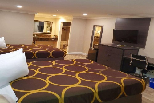 Super 8 by Wyndham Cypress Buena Park Area - image 38