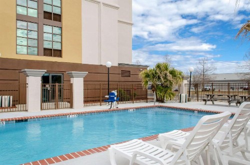 Comfort Inn & Suites - image 27