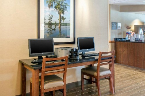 Comfort Inn & Suites - image 29