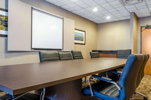 Comfort Inn & Suites - image 30