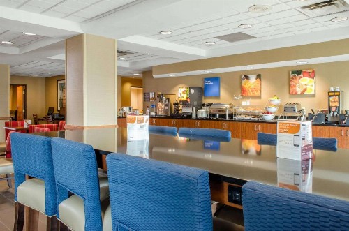 Comfort Inn & Suites - image 33