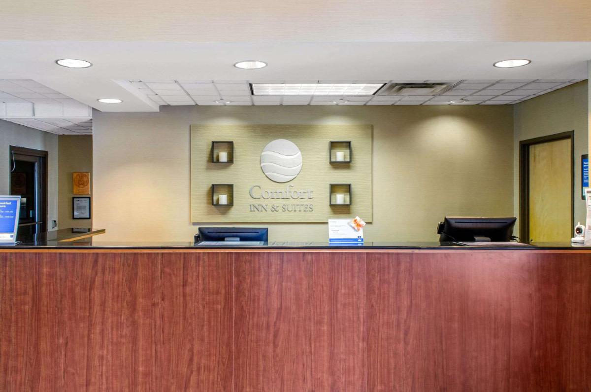 Comfort Inn & Suites - image 4