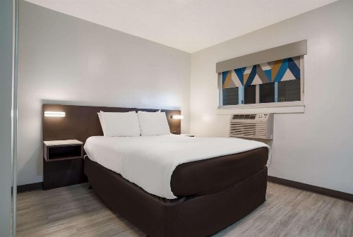 Suburban Extended Stay Hotel Biloxi North Area - image 15