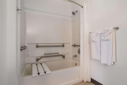 Suburban Extended Stay Hotel Biloxi North Area - image 16