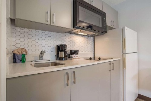 Suburban Extended Stay Hotel Biloxi North Area - image 45