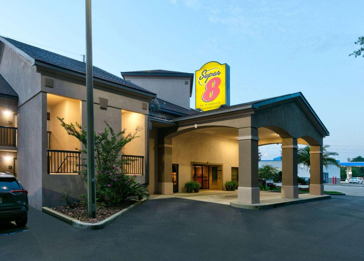 Super 8 by Wyndham Diberville Biloxi Area - main image