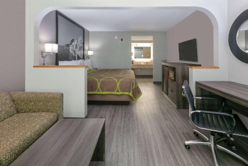 Super 8 by Wyndham Diberville Biloxi Area - image 25