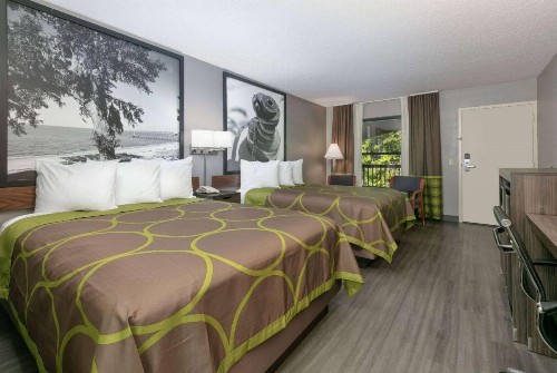 Super 8 by Wyndham Diberville Biloxi Area - image 32