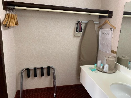Regency Inn - image 11