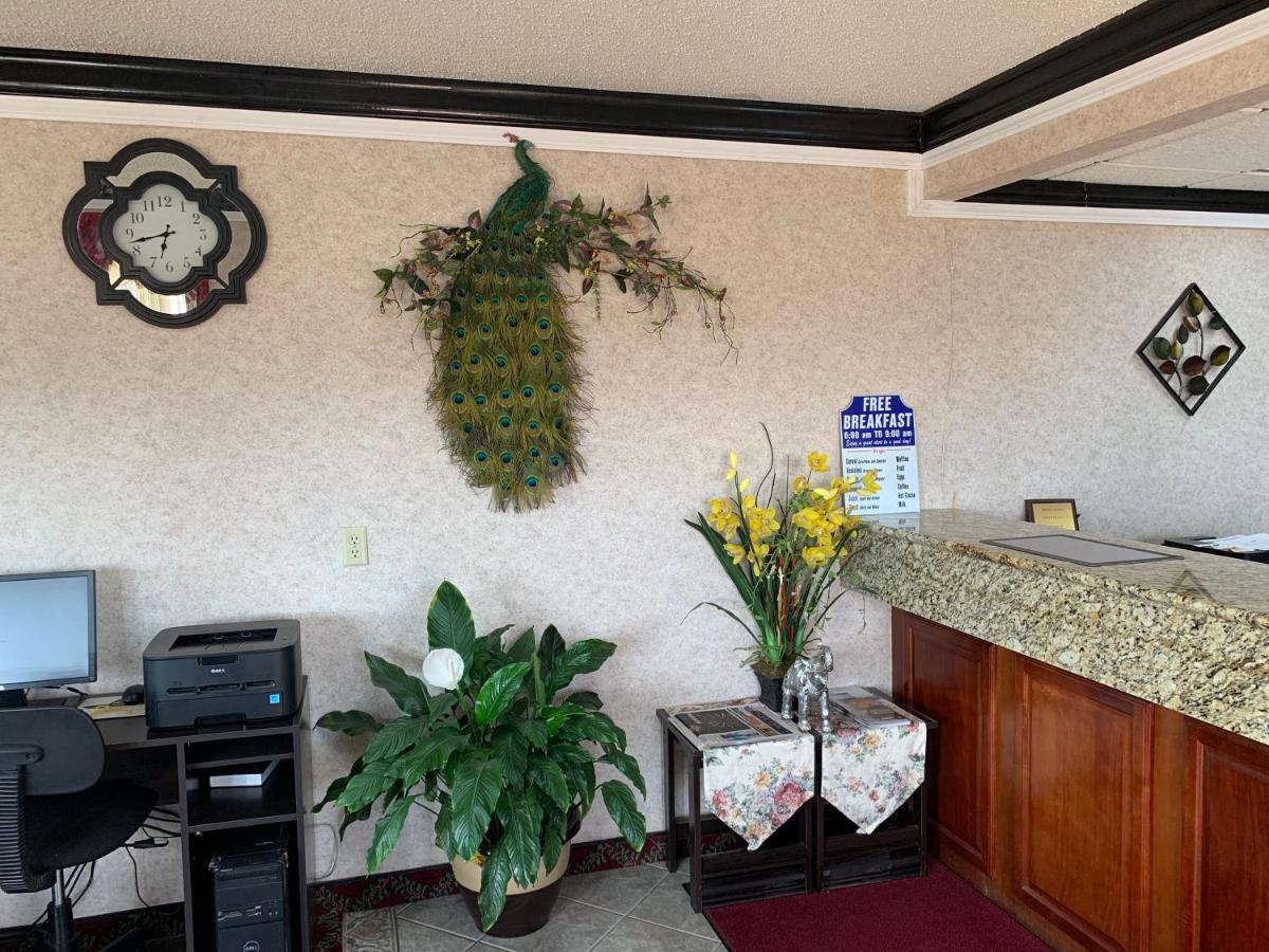 Regency Inn - image 5