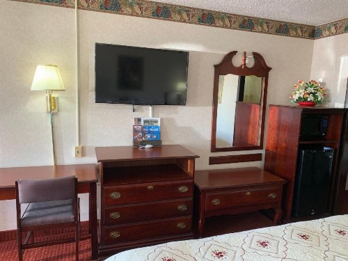 Regency Inn - image 9