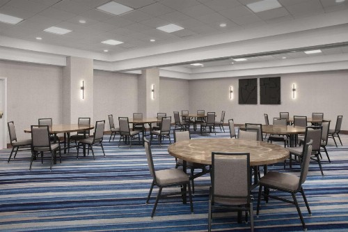 Embassy Suites by Hilton Dallas Near the Galleria - image 6