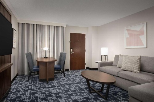 Embassy Suites by Hilton Dallas Near the Galleria - image 13