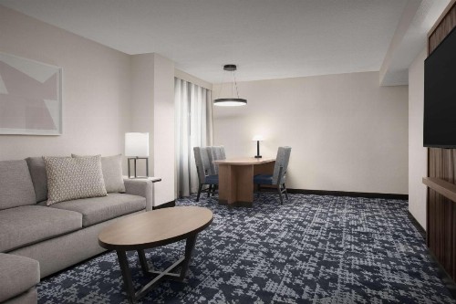 Embassy Suites by Hilton Dallas Near the Galleria - image 4