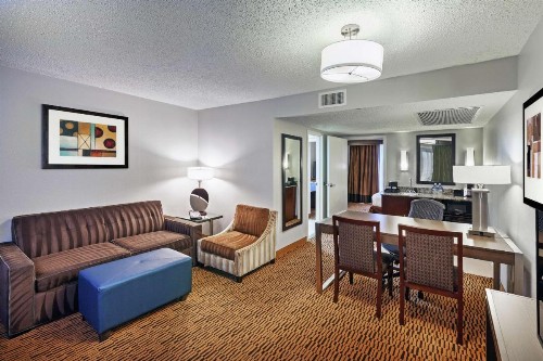 Embassy Suites Dallas - Market Center - image 26
