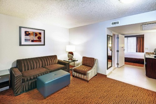 Embassy Suites Dallas - Market Center - image 28