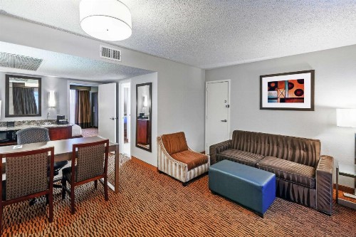 Embassy Suites Dallas - Market Center - image 29
