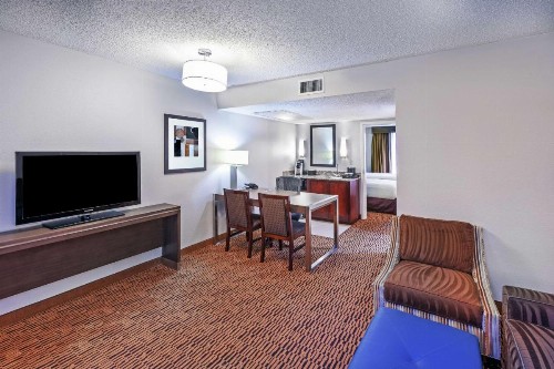 Embassy Suites Dallas - Market Center - image 30