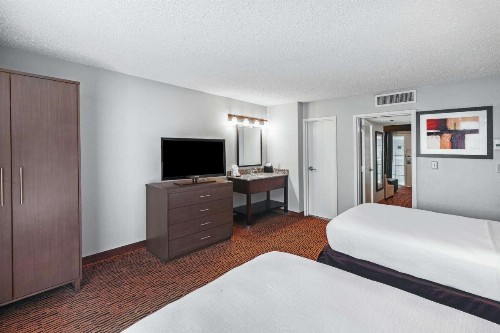 Embassy Suites Dallas - Market Center - image 33