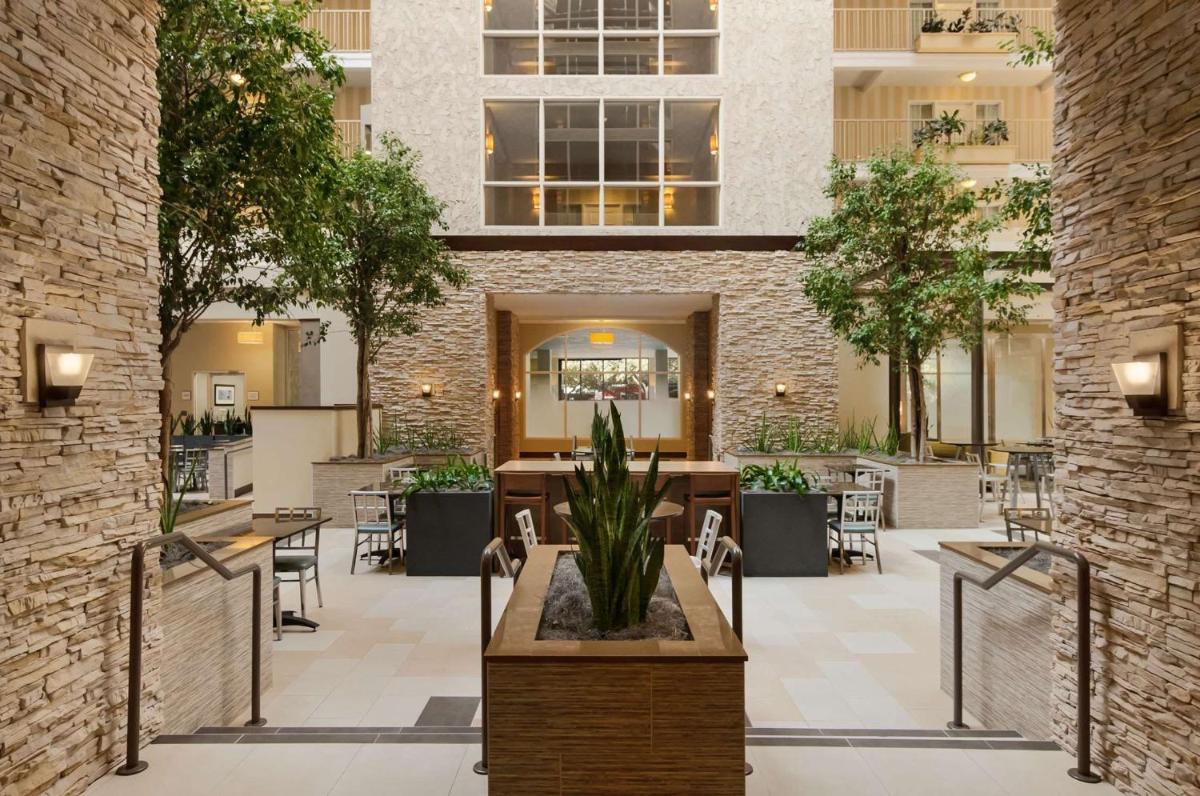 Embassy Suites Dallas - Market Center - image 6