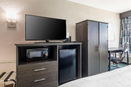 Best Western Plus Dallas Love Field North Hotel - image 10
