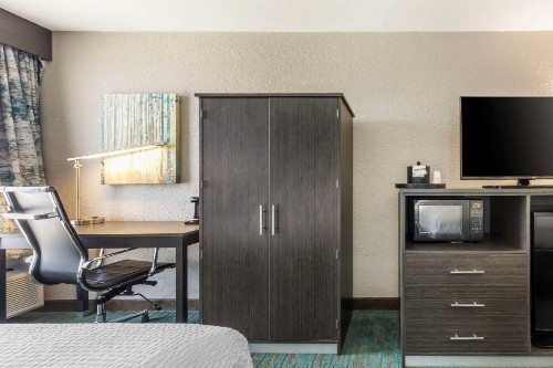 Best Western Plus Dallas Love Field North Hotel - image 19