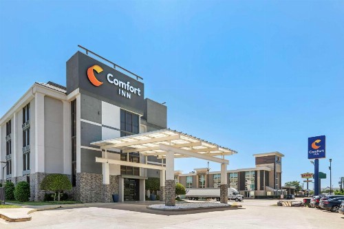 Best Western Plus Dallas Love Field North Hotel - image 4