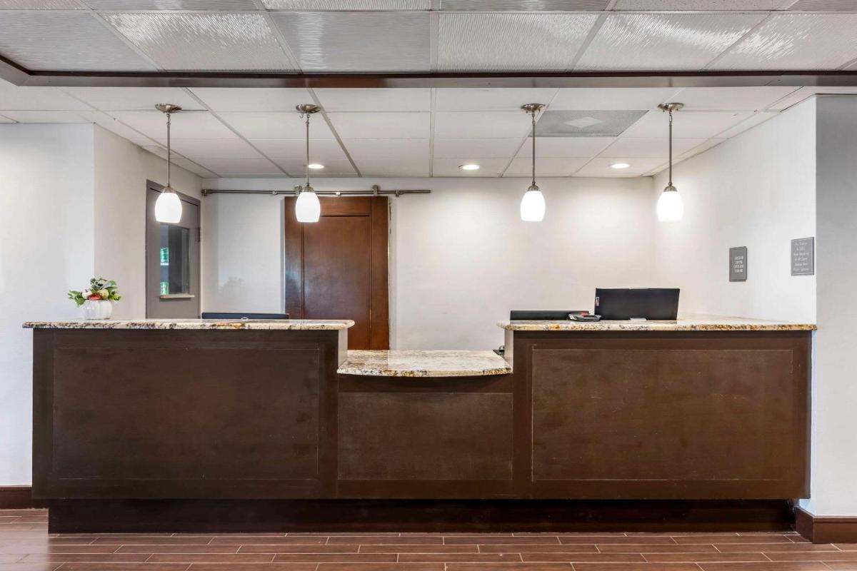 Best Western Plus Dallas Love Field North Hotel - image 6