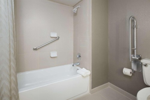 DoubleTree by Hilton Dallas Near the Galleria - image 31
