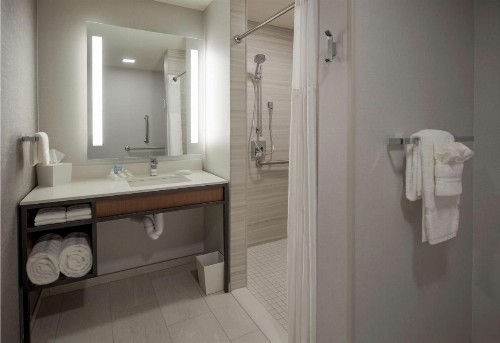 DoubleTree by Hilton Dallas Near the Galleria - image 6