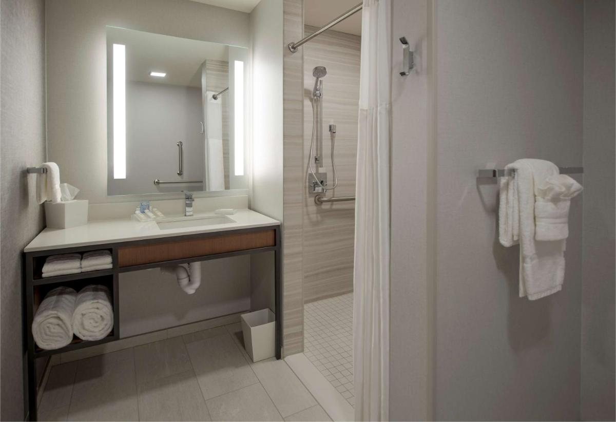 DoubleTree by Hilton Dallas Near the Galleria - image 6