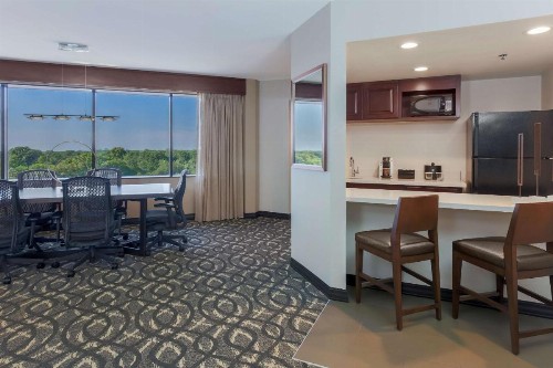 Embassy Suites by Hilton Dallas-Love Field - image 10