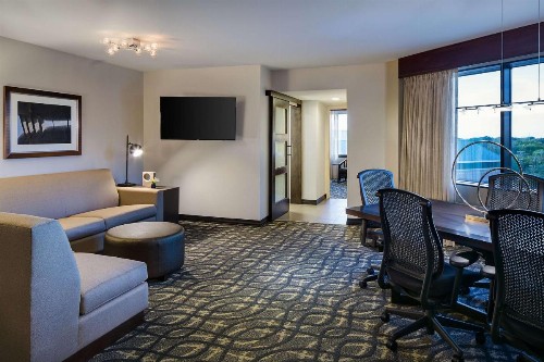 Embassy Suites by Hilton Dallas-Love Field - image 17