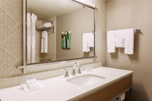 Hilton Garden Inn Dallas/Market Center - image 21
