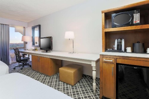 Hilton Garden Inn Dallas/Market Center - image 23