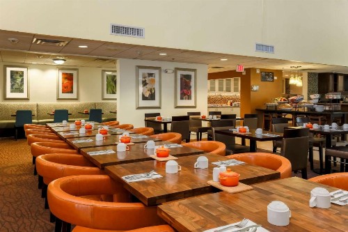 Hilton Garden Inn Dallas/Market Center - image 25